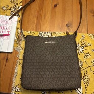 Michael Kors Jet Set Travel Large Messenger Crossbody Bag Brown